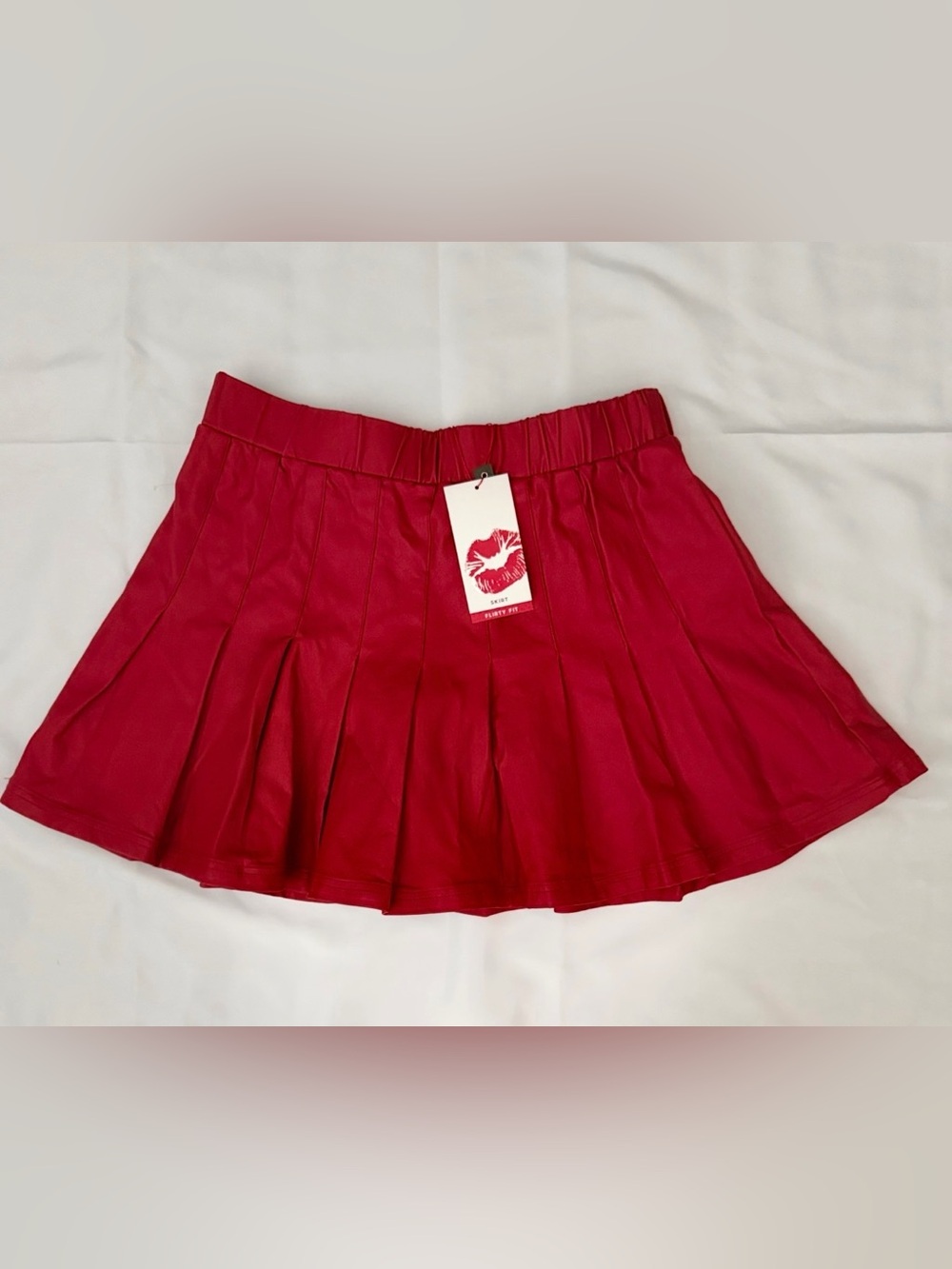 Red Pleated Mini Skirt with Lip Print Tag - Picture 6 of 6